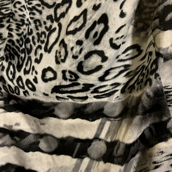 AGB sleeveless dress for women with pockets on the front. Size 14 - Picture 3 of 7